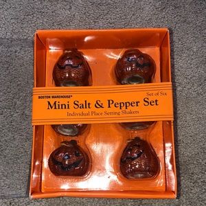 Boston Warehouse‎ Halloween Mini Salt & Pepper Shakers Set Pumpkins  New